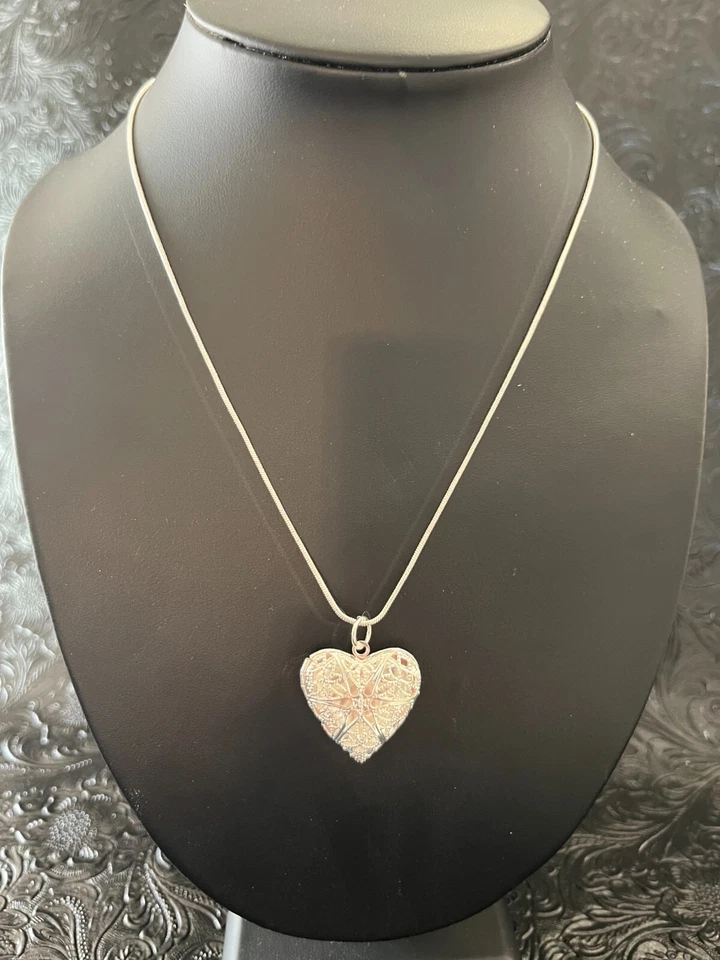 Beautiful 925 Silver Plated Ornate Heart Locket on 18" Chain Keepsake (style#4) - Изображение 1 из 4