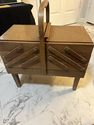 caja de costura antigua Foto 1 de 4