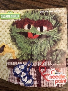Kit de aguja SESAME STREET Oscar The Grouch Friends abierto de colección años 70 304 hilo - Imagen 1 de 5