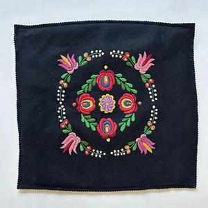 Vtg Hungarian MATYO Hand Embroidered Felt Fabric Pillow Case Black Red - Foto 1 di 5