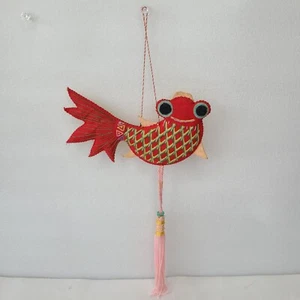 Decoración vintage japonesa de tela roja/amarilla tela pez borla 3" de largo - Imagen 1 de 20