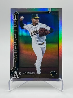 2025 Topps Series 2 #695 DARELL HERNAIZ | Rainbow Foil - Image 1 of 2