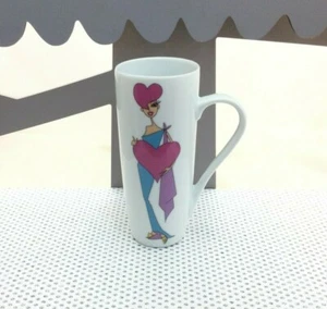 Grand mug blanc motif femme robe bleu avec coeurs 15,5 x 6,3 cm environ   - Imagen 1 de 4