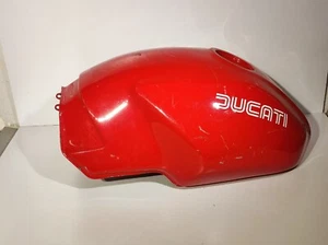 SERBATOIO MOTO DUCATI MONSTER PETROL FUEL TANK DA RIPARARE COLLEZIONE RICAMBIO - Foto 1 di 15