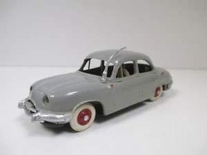 PANHARD DYNA La Nouvelle Gris Silver Grey NOREV Plastique ancien au 1/43 - Foto 1 di 9