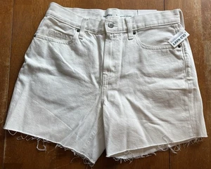 Old Navy High-Rise Slouchy Straight White Denim Short Women's 6 NWT - Picture 1 of 4