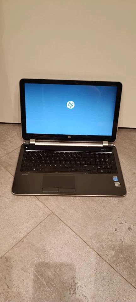 HP Pavilion 15-n224eg - Core i5 - HDD da 1 TB - Windows 10 - Notebook/Laptop - Immagine 1 di 4