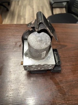 Jeep Grand Cherokee 2011 y Dodge Durango 2011 módulo ABS y bomba 04779707AE Foto 1 de 4