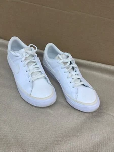 Nike Boys 5.5 White Nike Sneakers Tennis Shoes used good condition - Imagen 1 de 21