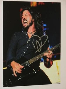 FOO FIGHTERS - "DAVE GROHL" SIGNED 8" X 10" COLOUR PHOTO - Picture 1 of 1
