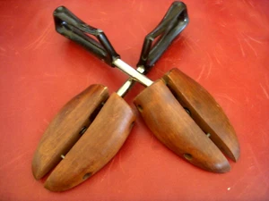 Vintage Wooden Adjustable Shoe Trees Men's Size 8-12 - Picture 1 of 2