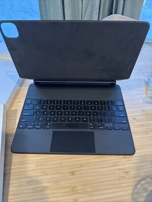 Apple iPad Magic Keyboard A2480 para iPad Pro 12.9 USADO Foto 1 de 4