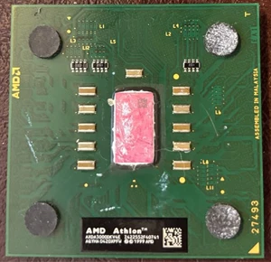 Vintage 1999 AMD Athlon XP 1700+ 1.47 GHz, 266MHz Bus, 256KB  27493 - Picture 1 of 1