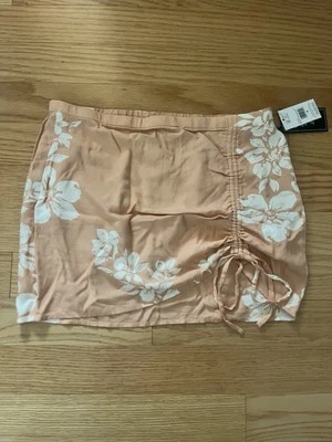 NWT Volcom Mucho Mahalo Skirt- Medium - Image 1 of 4