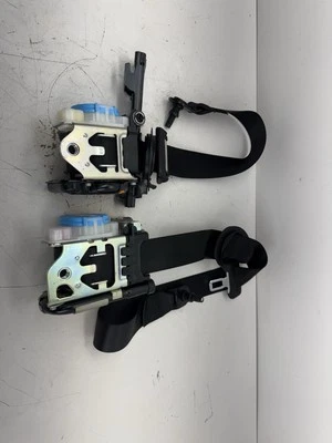 MERCEDES-BENZ GLA250 GLA45 AMG 2015-2020 retractor cinturón de seguridad delantero izquierdo y derecho Foto 1 de 4