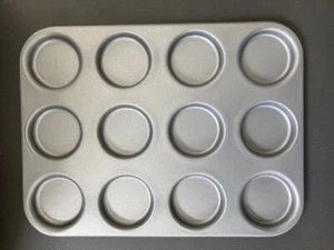 NEW Macaroon Baking Tray 12 Macaron Non Stick 28 x 21 cms Oven Cooking Sweet - Picture 1 of 3