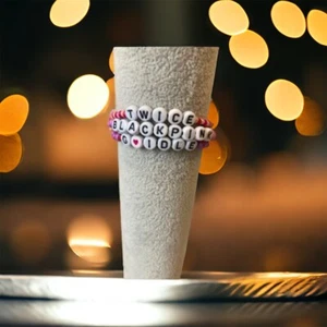 Pulseras con cuentas temáticas de bandas de chicas Bailey's Boutique - KPOP - Imagen 1 de 4