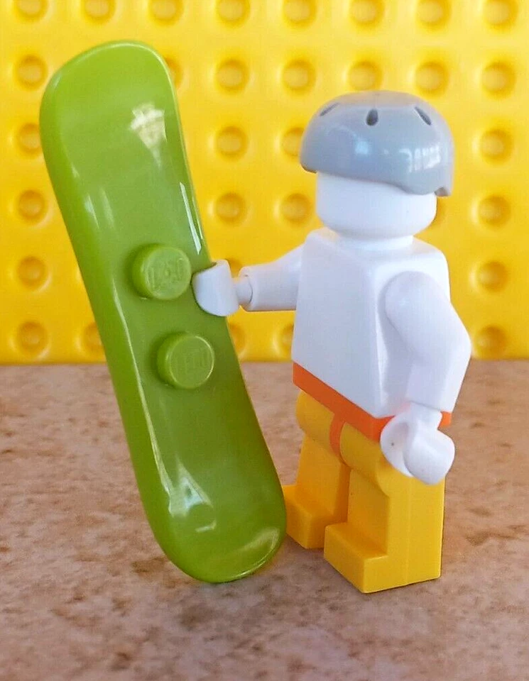 LEGO Snowboard y Casco Gratis Verde Lima Se Adapta a Amigos Nieve Invierno Deportes Extremos Foto 1 de 1