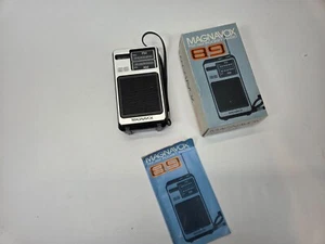 Magnavox model 89 AM/FM Transistor hand held radio MINT in original box works - Picture 1 of 4