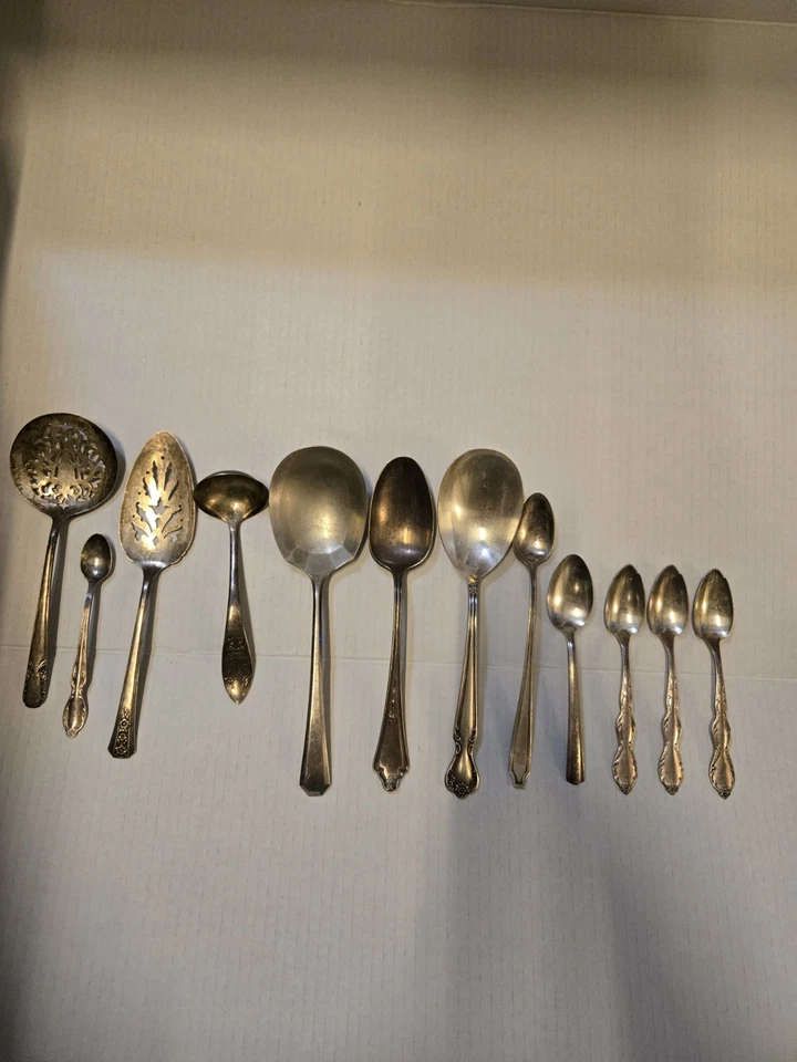 Surtido de cubiertos antiguos chapados en plata colección años 1800-1930 12 piezas Foto 1 de 4