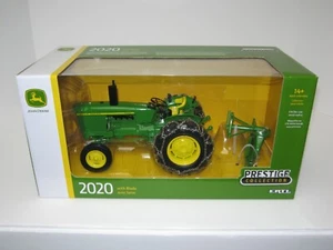 1/16 JOHN DEERE 2020 con CATENE E LAMA PENNINO COLLEZIONE PRESTIGE - Foto 1 di 4