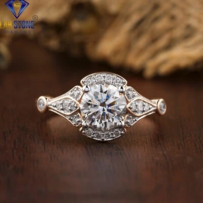 Anillo de compromiso redondo de diamantes cultivados en laboratorio de oro rosa de 18 k de 1,64 TDW Foto 1 de 4