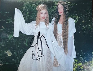 Foto 11x14 firmada por Sophie Nelisse y Sammi Hanratty de Yellowjackets - Imagen 1 de 1