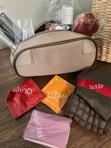 DELTA Airlines Business Class Reise Kosmetik Kulturbeutel Amenity Kit Koffer & SACHEN - Bild 1 von 5