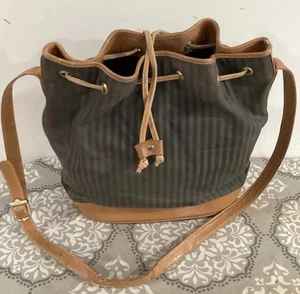 Authentische Vintage Fendi Pequin Medium Leder Bucket Umhängetasche - Bild 1 von 15
