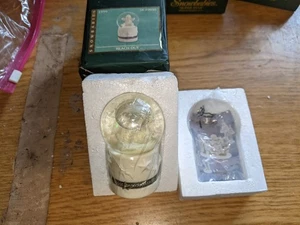 Globo de agua caja con bisagras Dept 56 Snowbabies "Reach Out" #56.69030  - Imagen 1 de 6