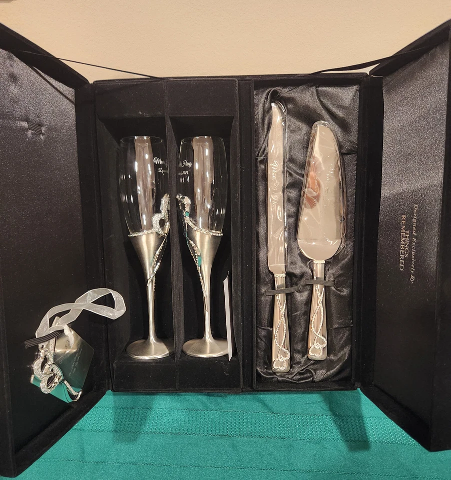 Juego de tostadas y pasteles de boda TR de acero inoxidable enchapado en plata grabado de segunda mano Foto 1 de 4