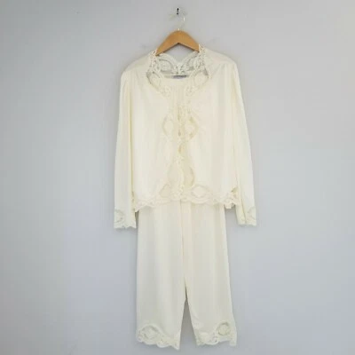 Conjunto de pijama Lilly Of France para mujer pequeño vintage de dos piezas ribete de encaje crema  Foto 1 de 4
