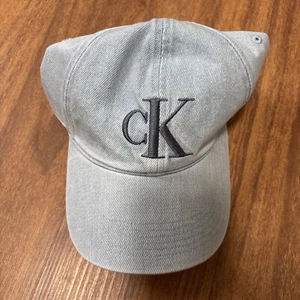 Calvin Klein Light Washed De Cap - Picture 1 of 5