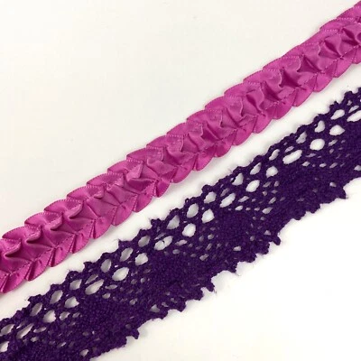 Ribete de costura de encaje grueso púrpura oscuro y oruga rosa oscuro plisado satinado 8 yardas Foto 1 de 3