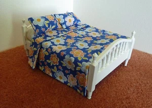 Handmade Dolls House Bedding Set -1/12 Scale To fit Double Bed Throw & 2 Pillows - Picture 1 of 4