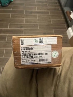 APC PDU 2G 15A 120V Switched Rack Power Distribution Units - Image 1 of 3