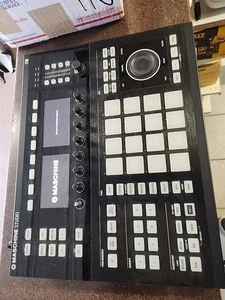 Native Instruments - MASCHINE STUDIO Groove Production Studio - Picture 1 of 8