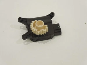 VW Jetta 1K Mk5 Climate Flap Positioning Motor for Recirculated Air V113 - Picture 1 of 6