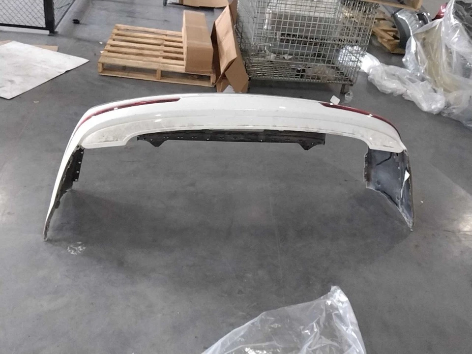 Parachoques trasero sin enganche de remolque compatible con 17-19 AUDI Q7 493781 Foto 1 de 4