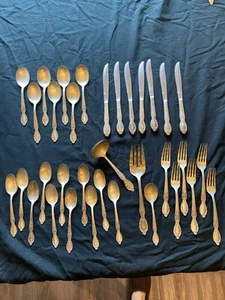 Rogers Victorian Rose Silverplate coltello posate cucchiaio forchetta set 34 pezzi - Foto 1 di 11