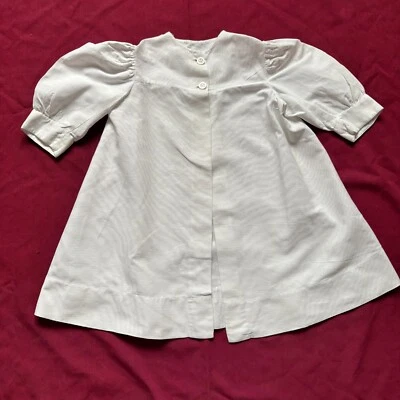 Antiguo abrigo de bebé eduardiano hecho a mano de algodón blanco sin cuello Foto 1 de 4