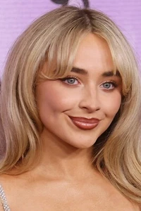 SABRINA CARPENTER COLLECTABLE PHOTOGRAPHS 4X6 GLOSSY PRINTED POSTCARD - Picture 1 of 2