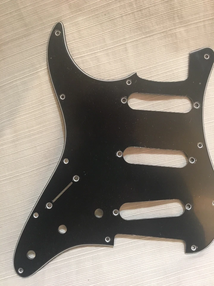 Nuevo golpeador de repuesto IZQUIERDO 3 capas negro para guitarra Fender Stratocaster Foto 1 de 4