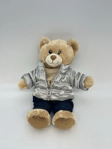 Build A Bear Beige Con Chaqueta Puffer Suéter BAB Taller Jeans Y Accesorios - Imagen 1 de 6