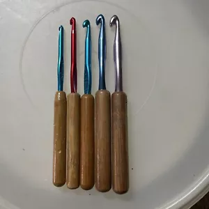 Vintage Holzgriff Häkelhaken H I K L M - Bild 1 von 7