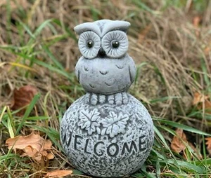 Steinfigur Eule auf Kugel Welcome Frostfest Deko Steinguss Gartenfigur Deko - Bild 1 von 4