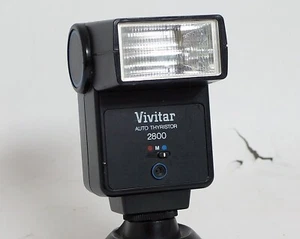 Vivitar Auto Thyristor 2800 Flash universale montaggio elettronico a slitta 35 mm pellicola reflex - Foto 1 di 2