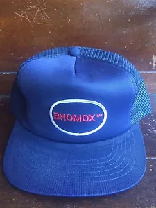 Nuevo De Colección Bromox Herbicida Estilo Camionero Malla Snap Back Sombrero Gorra Azul - Imagen 1 de 5