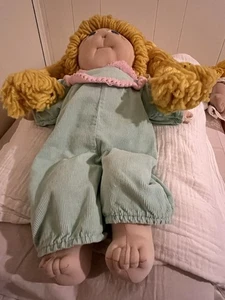 Muñeca vintage Cabbage Patch con repollo, traje de parche - Imagen 1 de 6