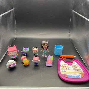 Gabby’s Puppenhaus verschiedene Figuren und Teile Konvolut 11 Teile - Bild 1 von 6